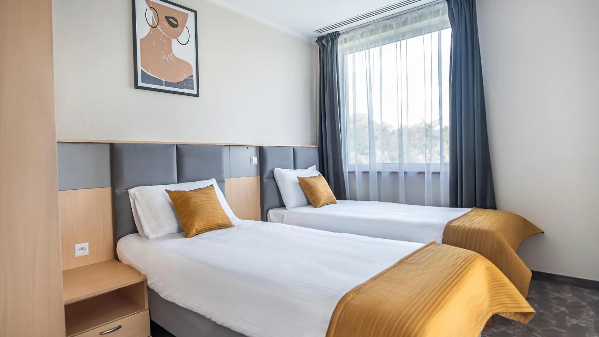 Apartmenty W Hotelu Lechicka Poznaň
